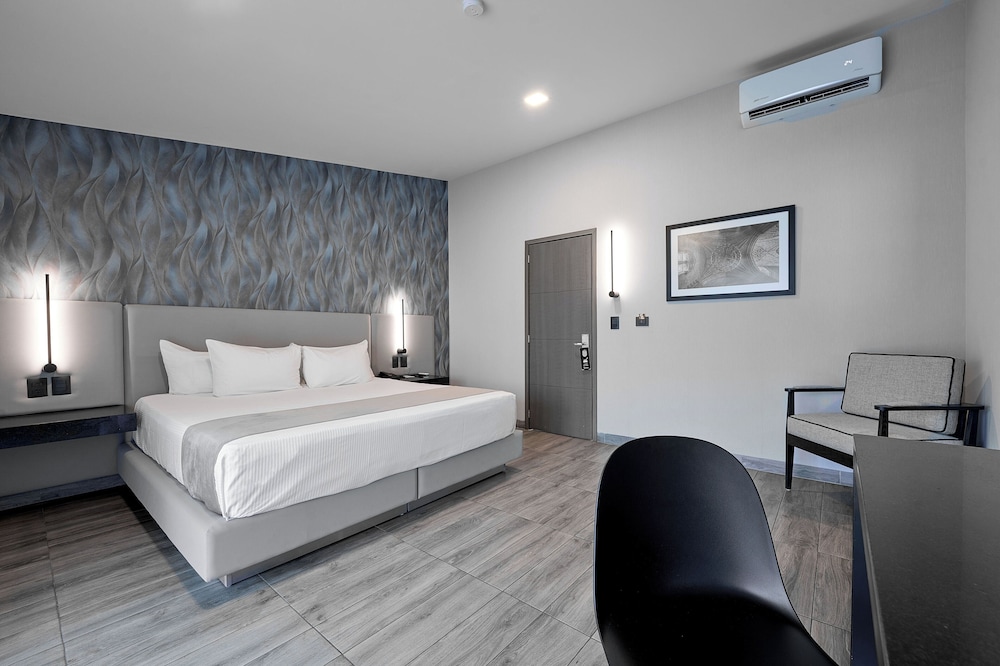 Junior Room, 1 King Bed photo 2