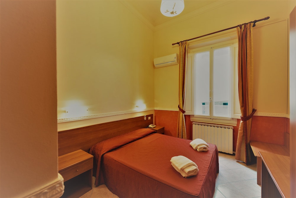 Double Room - Photo 5