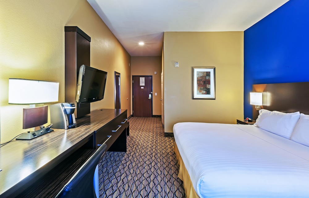 Standard Room, 1 Queen Bed, Accessible (Accessible Tub) photo 2