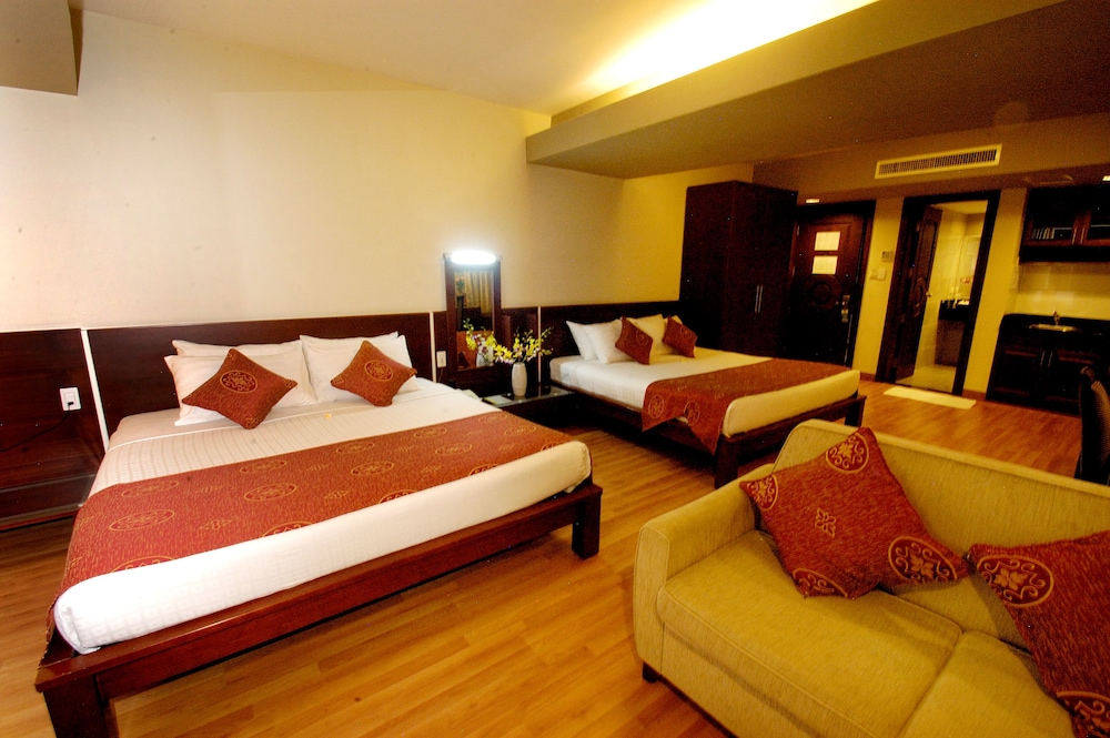 Family Room, 2 Double Beds, City View photo 2