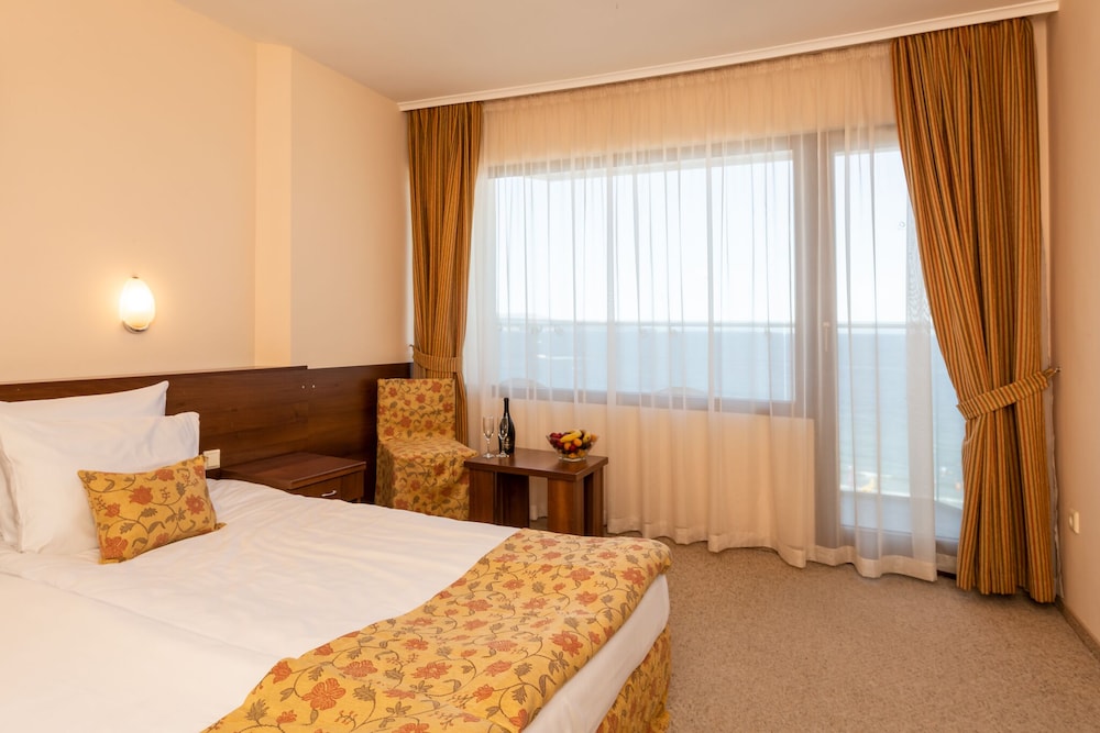 Standard Double Room, Balcony, Partial Sea View