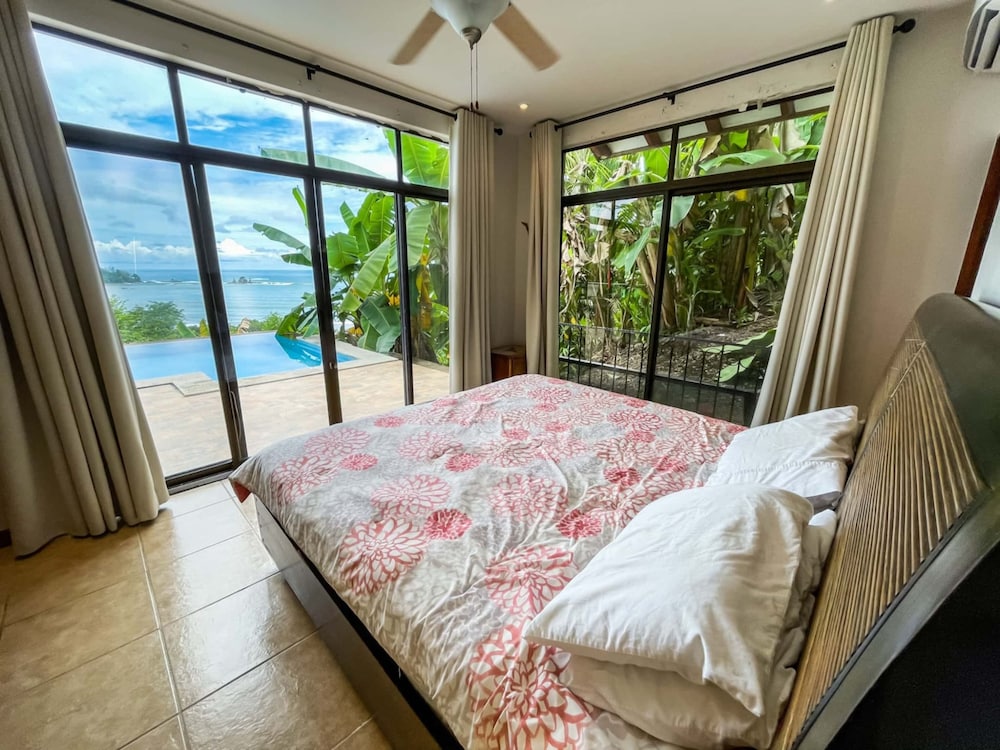2 Bedroom Villa, Infinity pool and Air Conditioning