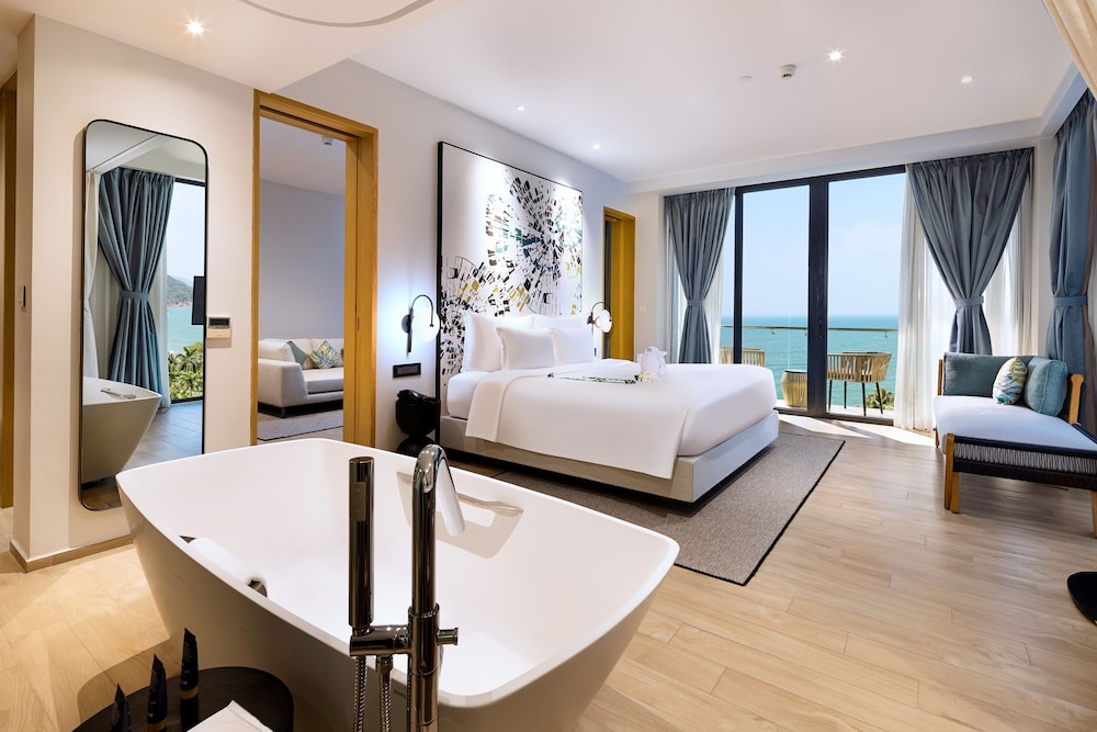 Premier Suite Ocean View King - Photo 3