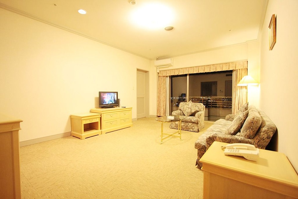 Corner Suite Room - Photo 6