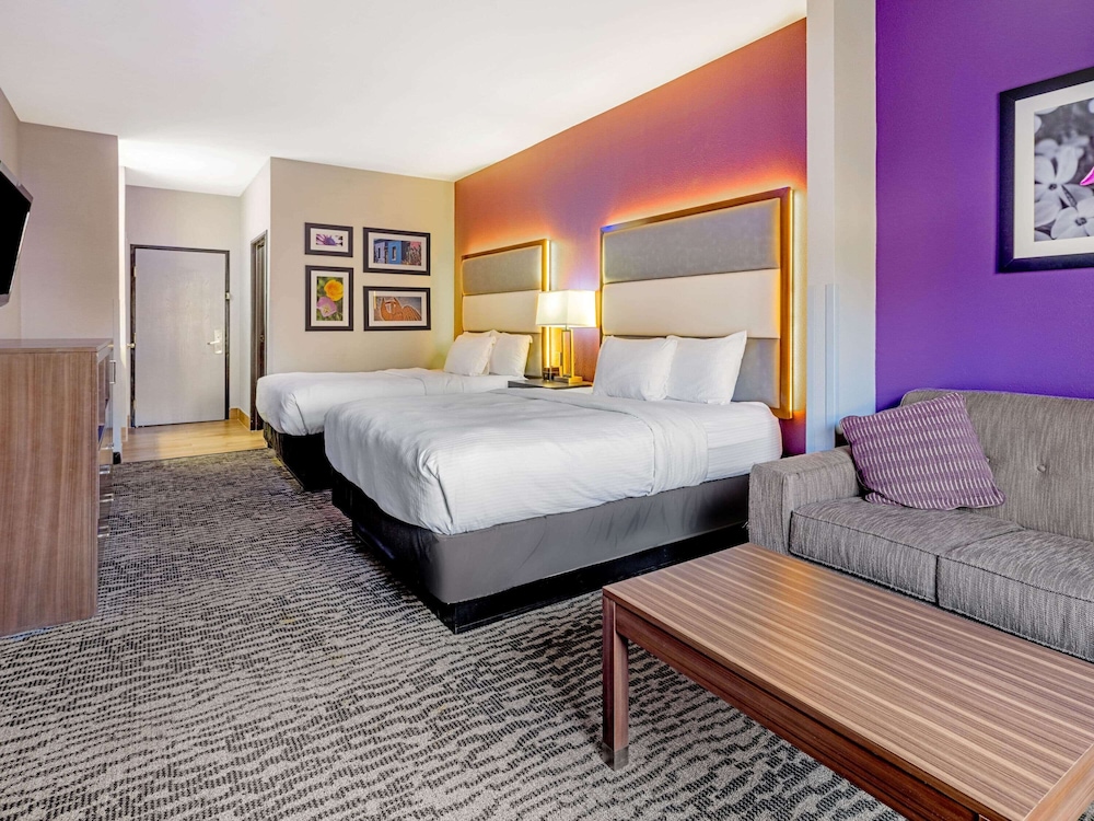 Executive Suite, 1 Bedroom, Non Smoking (Deluxe) - Photo 5