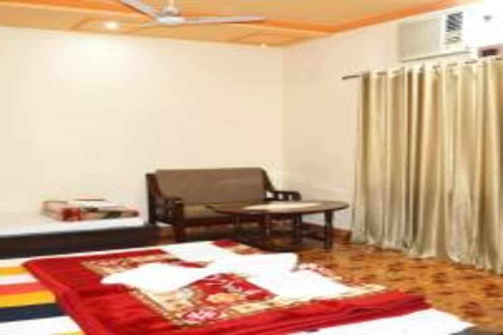 Deluxe Room - Photo 2