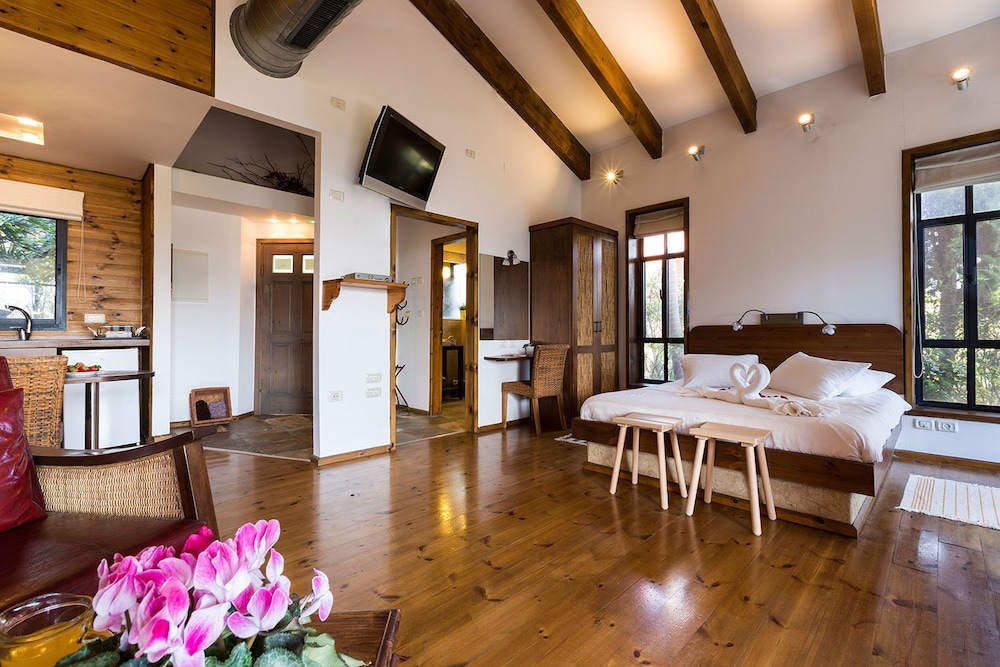Luxury Suite, Jetted Tub, Valley View
