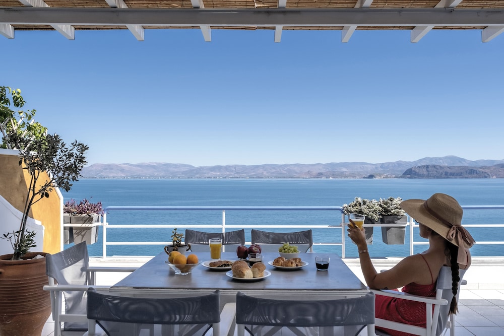 Family Duplex, 2 Bedrooms, Sea View, Beachfront photo 3