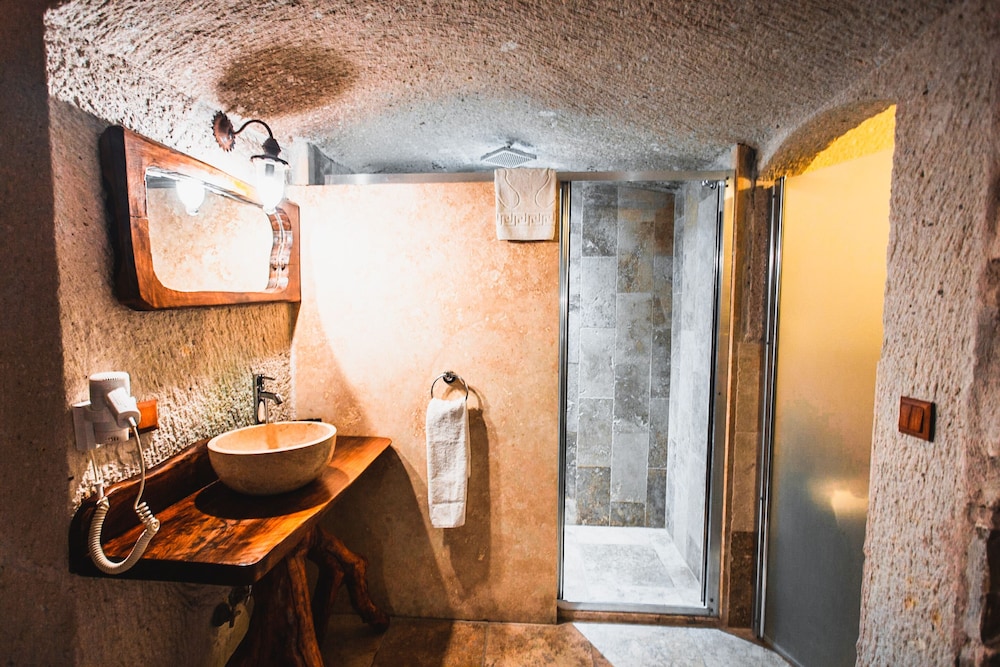 Deluxe Cave Suite photo 3