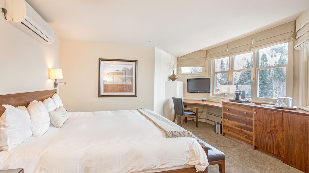 Room (Hotel Columbia 31)