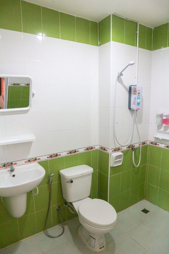 Basic Room, 1 King Bed photo 1