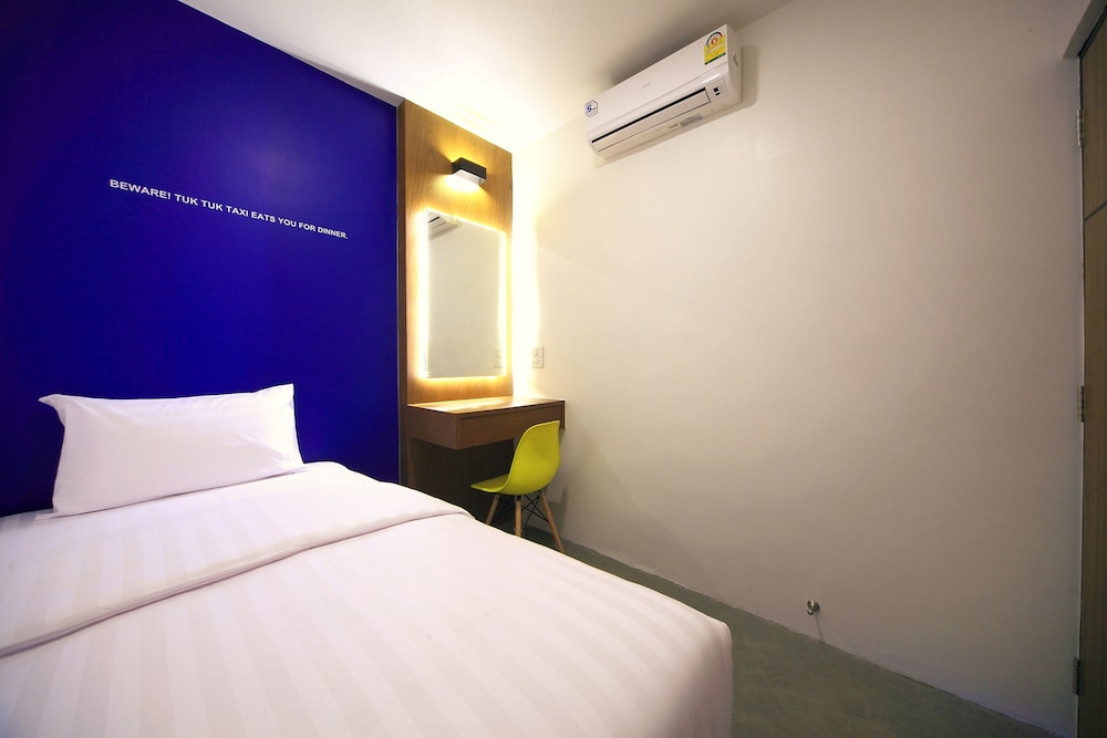 Single Room with Shared Bathroom photo 1