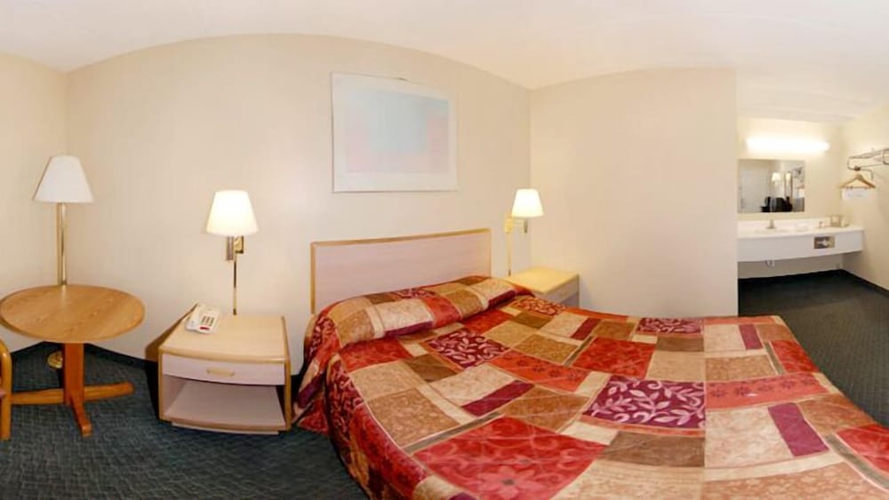 Room, 1 Queen Bed, Accessible, Non Smoking - Photo 2