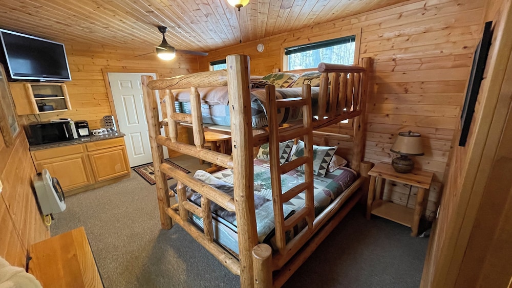 Fisherman's Cabin (Queen / Full Bunk Bed) photo 2
