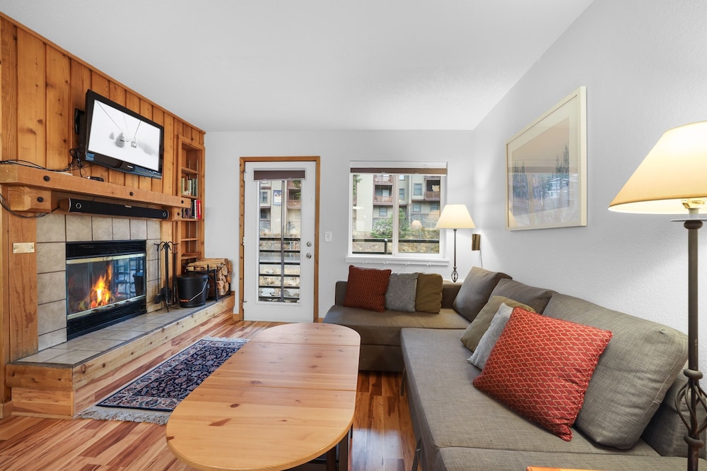 Condo, 2 Bedrooms