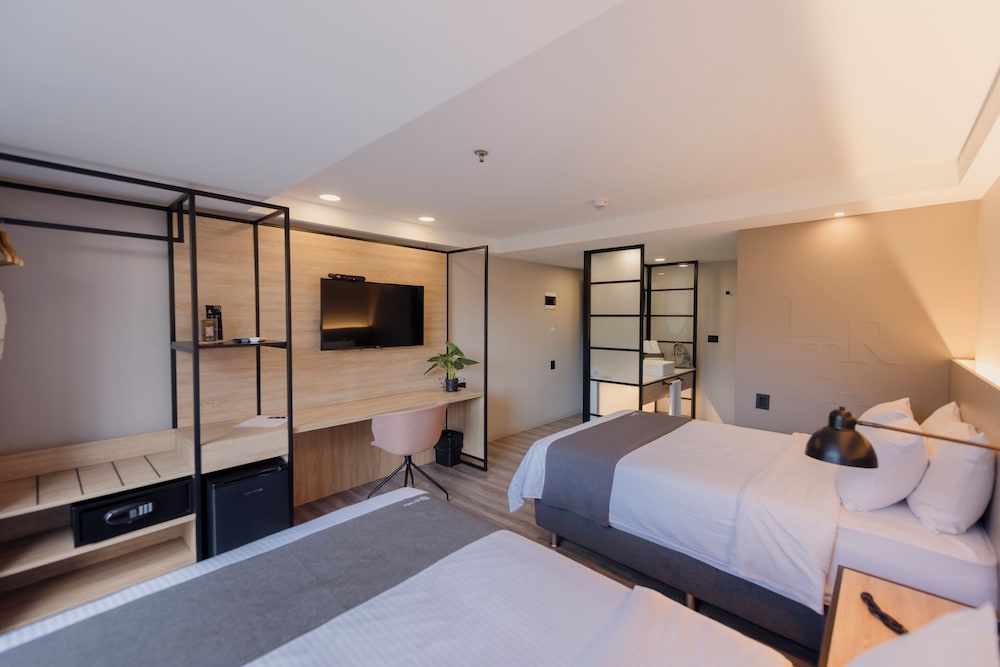 Superior Twin Room - Photo 4