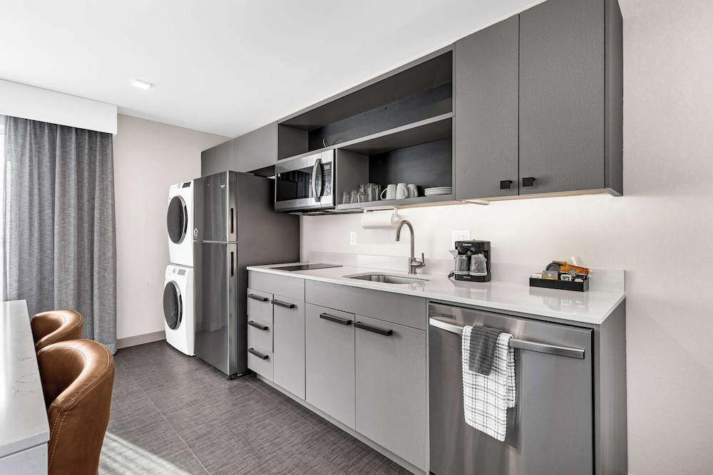 Suite, 1 Bedroom photo 3