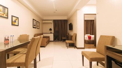 Family Room - Photo 4