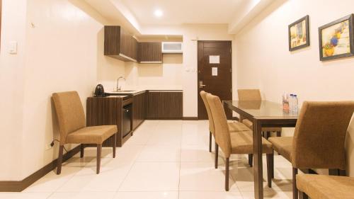 Family Room - Photo 5