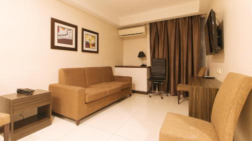 Family Room - Photo 9
