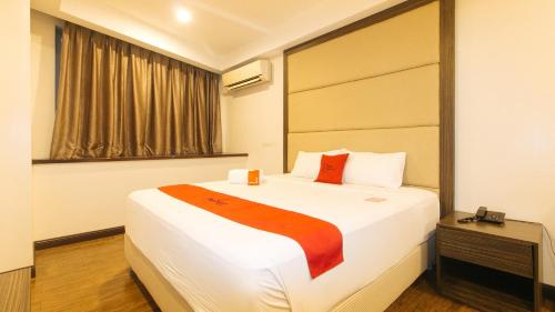 Deluxe Room - Photo 5