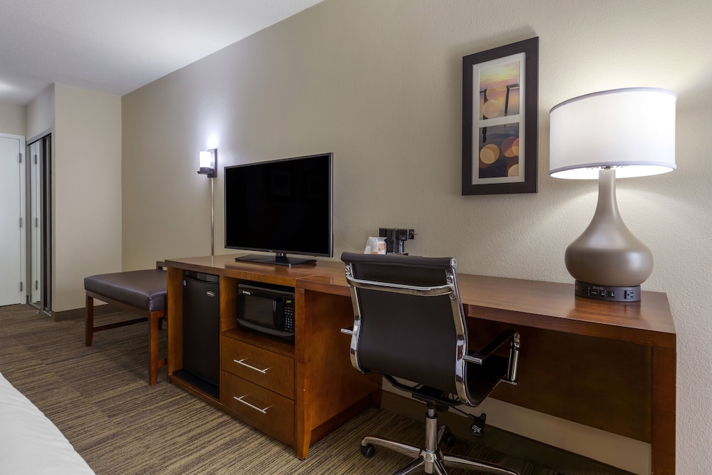 Suite, Multiple Beds, Non Smoking (Upgrade) - Photo 2