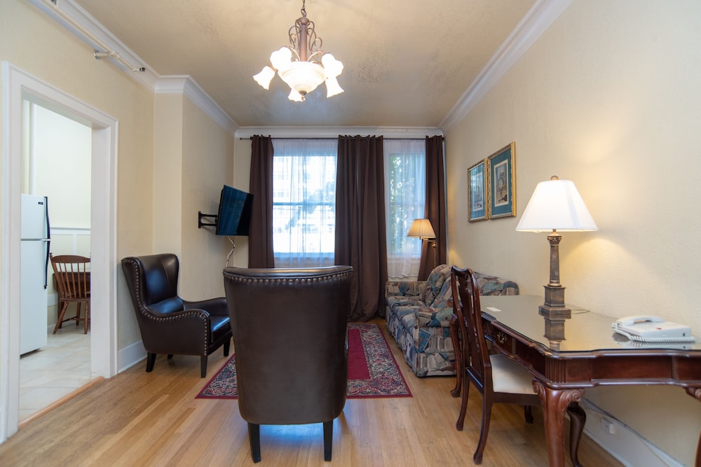 Suite, 1 King Bed (Queen Anne) - Photo 6