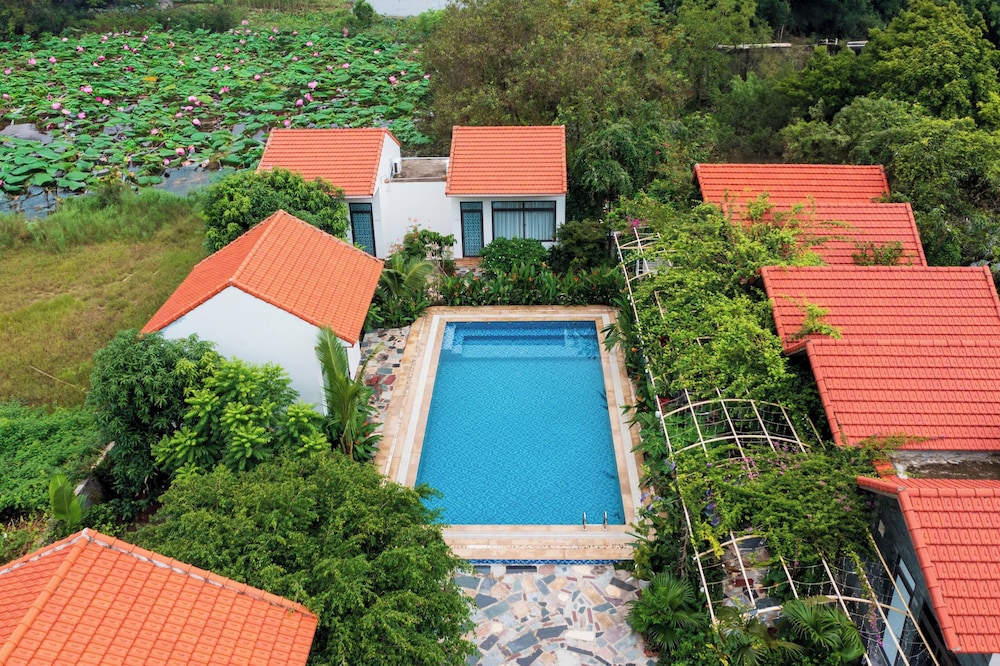 Comfort Room, Pool View photo 2