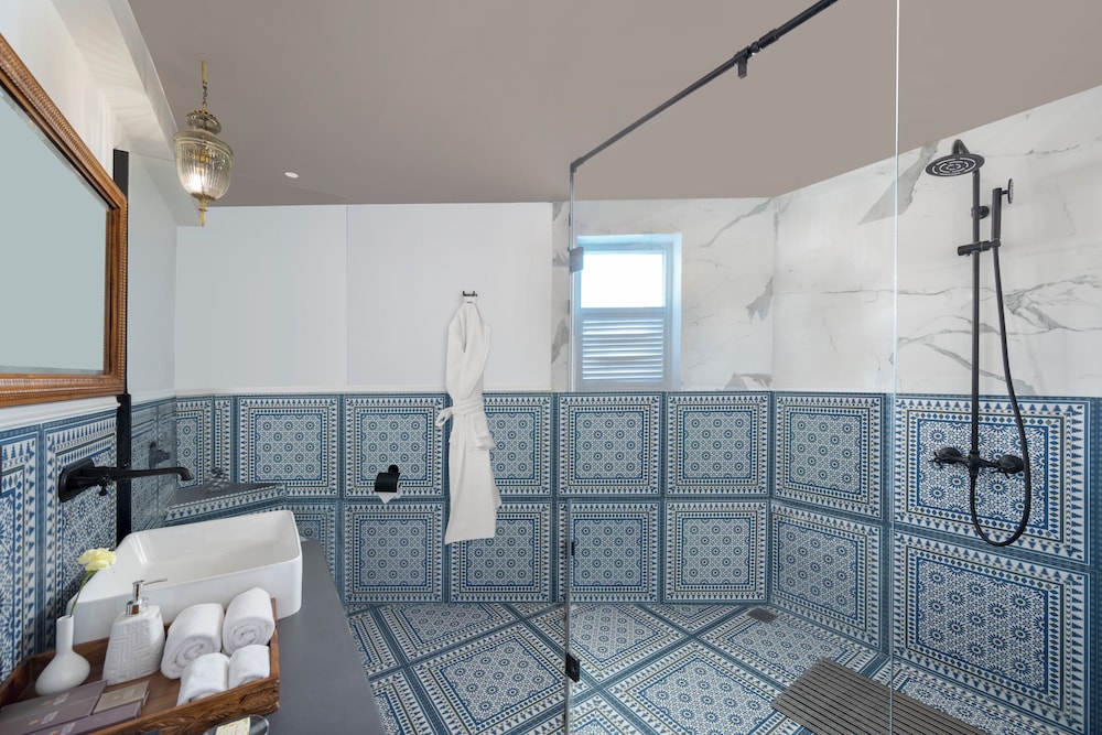 The Monal Suite with Private Balcony - Photo 3