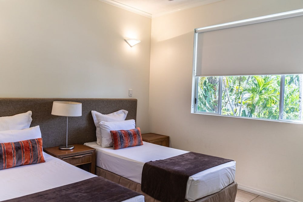 Deluxe Apartment, 2 Bedrooms, Balcony, Pool View photo 3