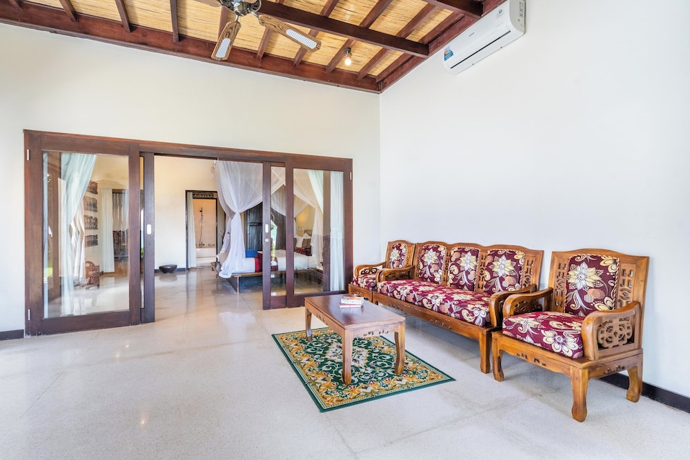 4 Bedrooms, Separate Entrances Beachfront Group Stay - Photo 23