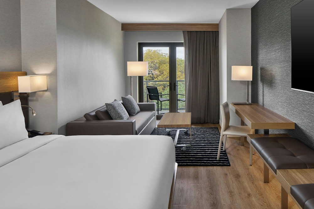 Room, 1 Double Bed, Balcony (Partial View)