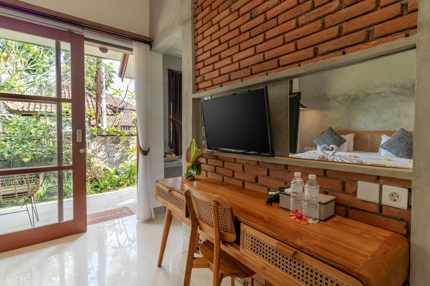 Deluxe Suite with Kitchen - Photo 3