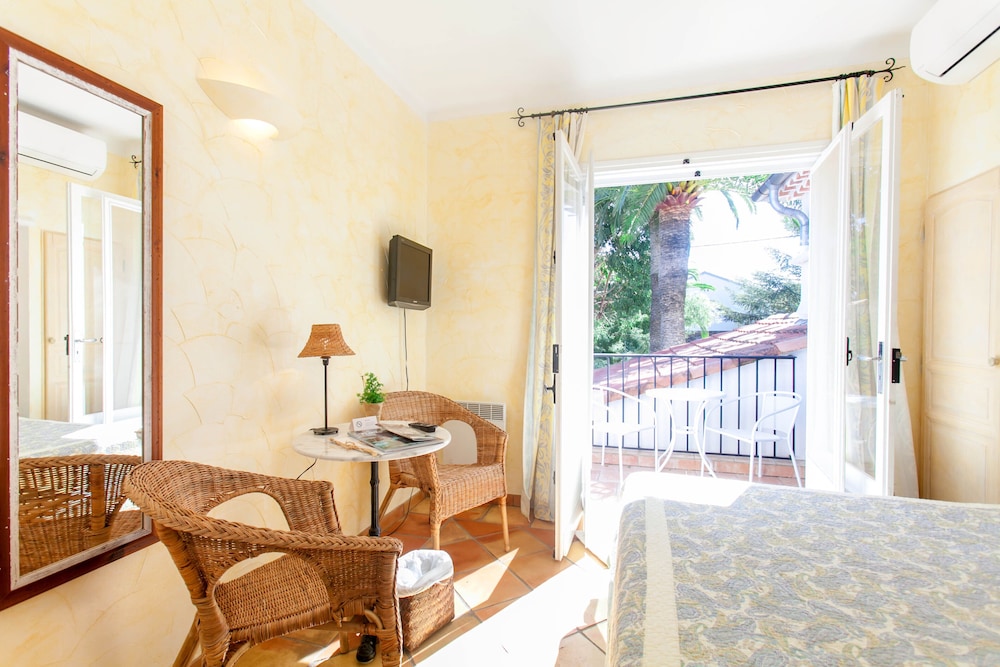 Classic Double Room, Balcony photo 2