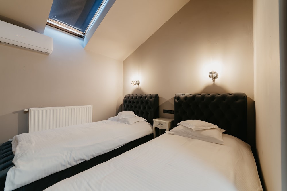 Economy Twin Room, 2 Twin Beds photo 3