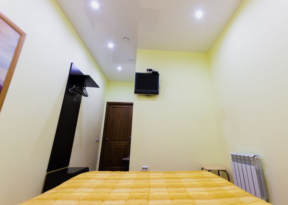 Family Room, No Windows (Private Bathroom) photo 1