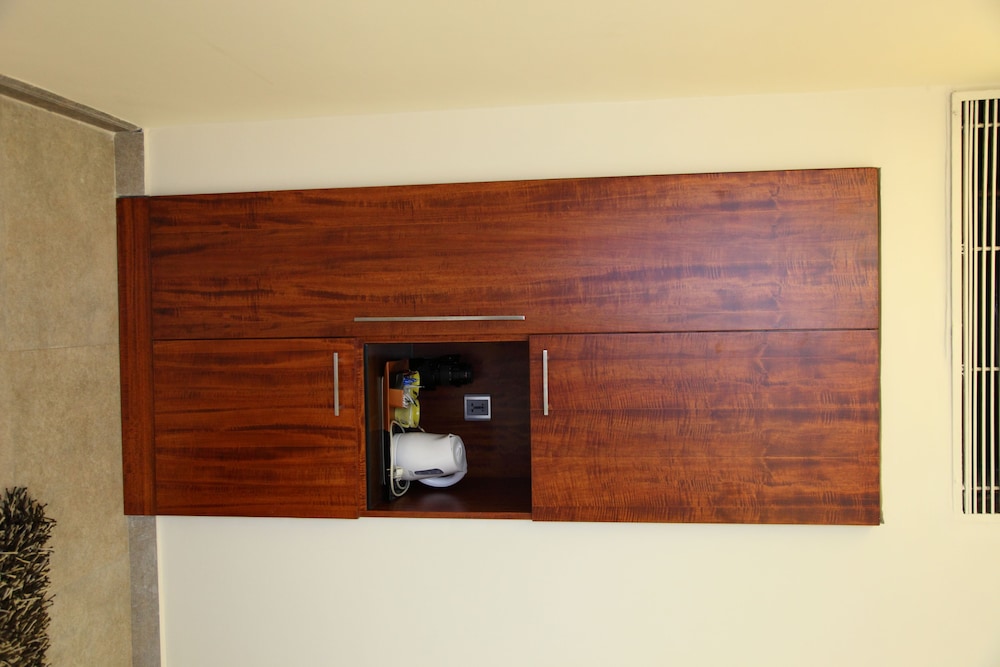 Suite, 1 Bedroom - Photo 4