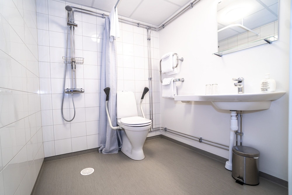 Basic Double or Twin Room - Photo 4