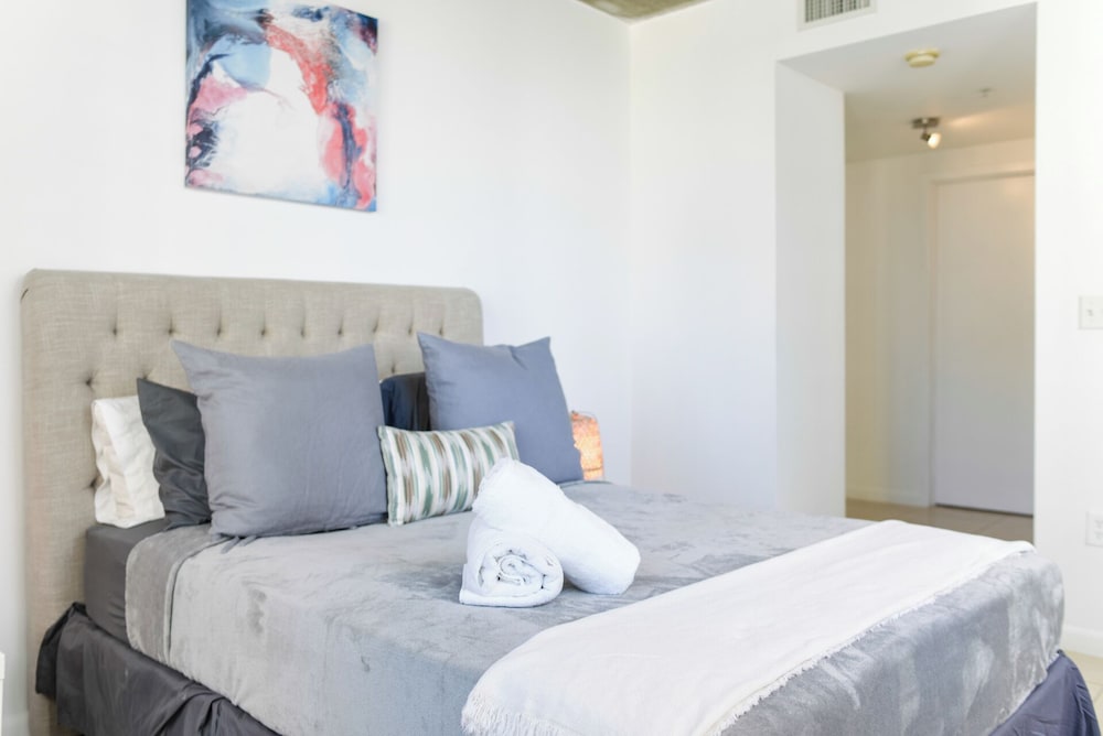 Condo, 2 Bedrooms, City View photo 3