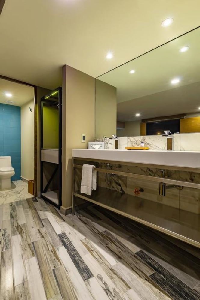 Superior Suite - Photo 4