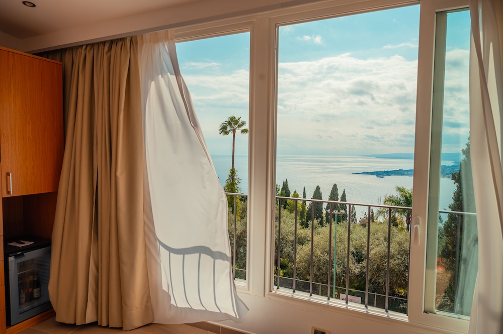 Camera panoramica, vista mare con terrazzo annesso - Photo 2