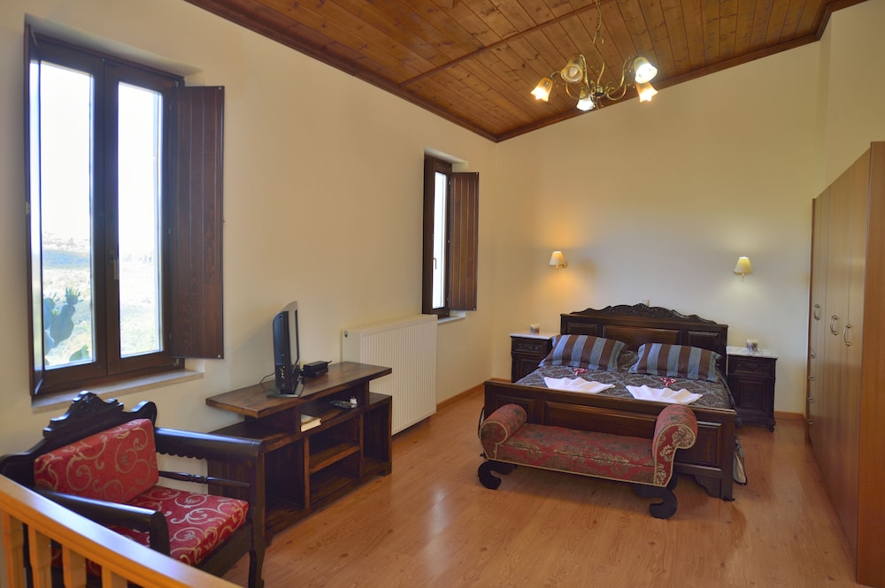 Design Suite, 2 Bedrooms, Sea View (Azalea)
