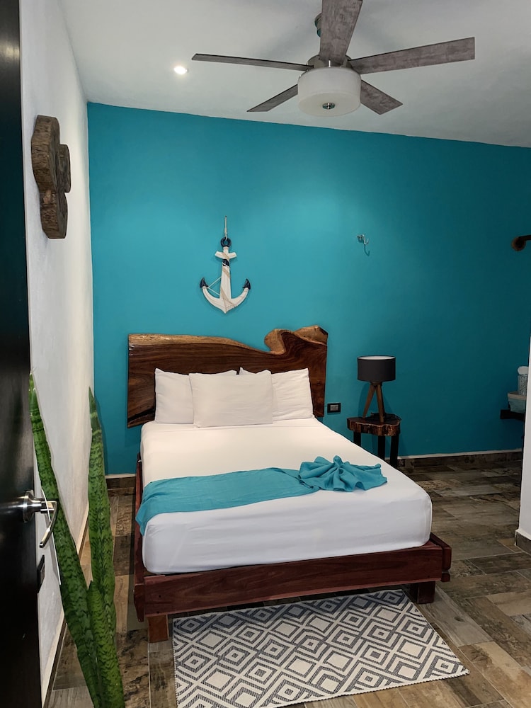 Design Double Room Single Use, 1 Queen Bed, Non Smoking, Resort View photo 1