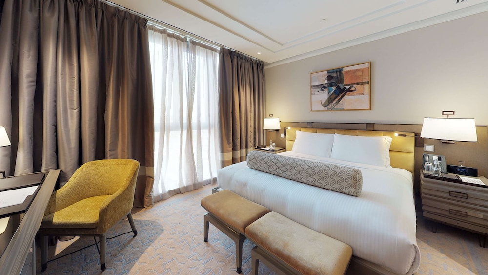 Suite, 1 Bedroom, Corner photo 3