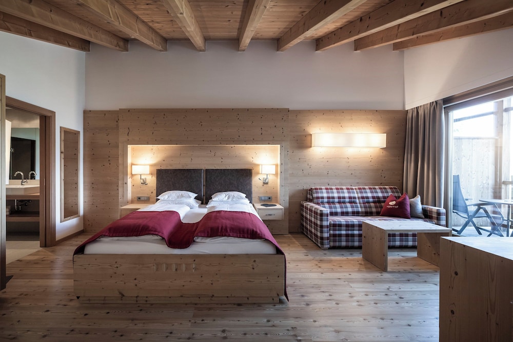 Suite, Balcony