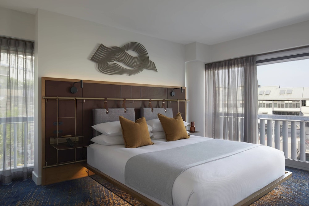 Suite, 1 King Bed with Sofa bed (View)