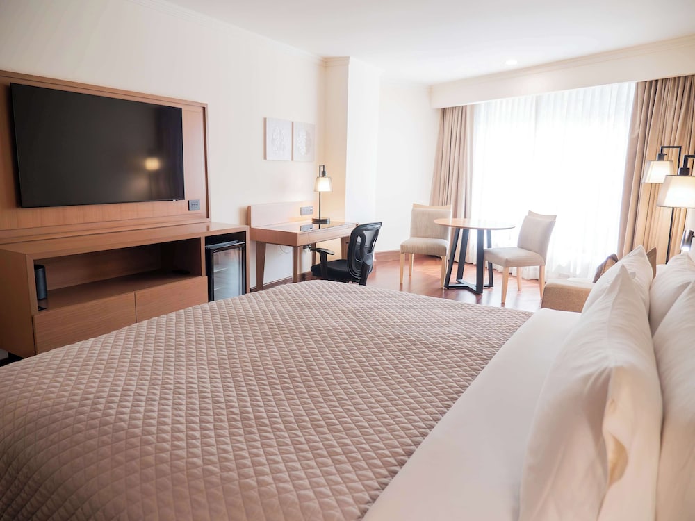 Room, 1 King Bed, Accessible (Roll-In Shower)