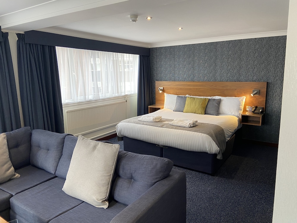 Executive Suite - Photo 8