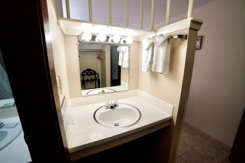 Standard Room, Multiple Beds photo 3