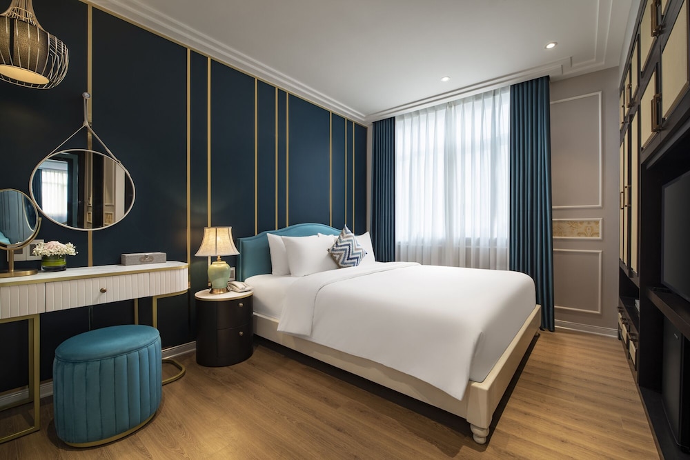 Superior Double Room, City View